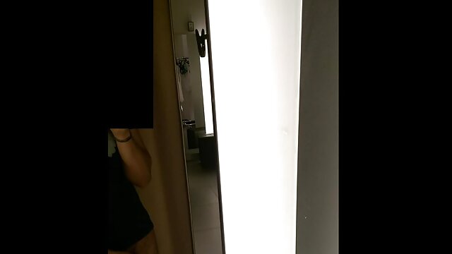 teen vídeo pornô nacionais Emma Hix monta o botão duro de pedra com o rabo cortado