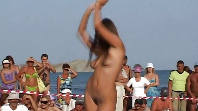 O tipo tem um desenho porno nacional contabilista loiro.