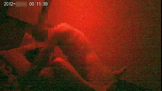 O tipo fode filmes brasileiros de sexo grátis a rapariga emo anal depois de um broche com saliva.