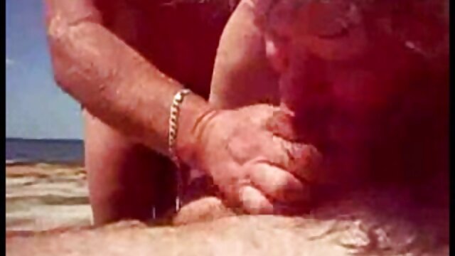 O guarda apelou à Pila para um filmes brasileiros de sexo grátis escritor divorciado por Dinheiro.
