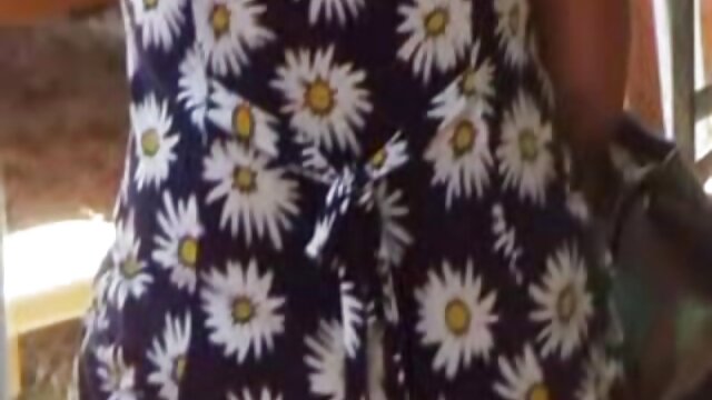 A loira deu a um homem maduro para se foder com uma rata apertada e crescida no videos sexo nacional amador sofá.