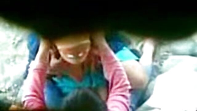 Três miúdas a chupar a pila do director junto à piscina melhor porno nacional