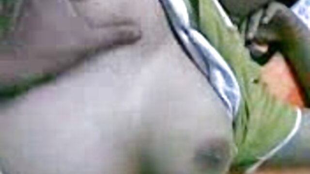 Três jovens a foder uma tia madura.) filme porno nacional em hd