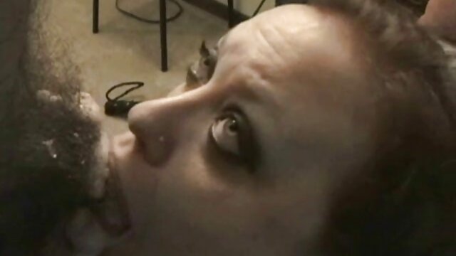 Lambe bem o rabo da morena com a língua enquanto ela videos ponos nacionais masturba a pila