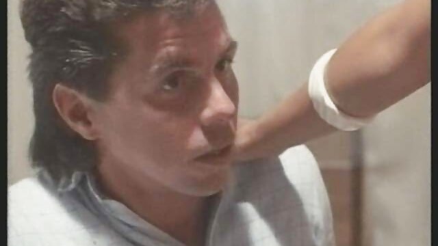 Careca tatuado com o cu fodido pono nacionais da Fénix Marie