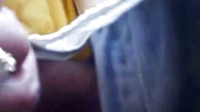 O cara filmou em uma câmera escondida enquanto novinhas nacionais ele cede na boca de sua namorada